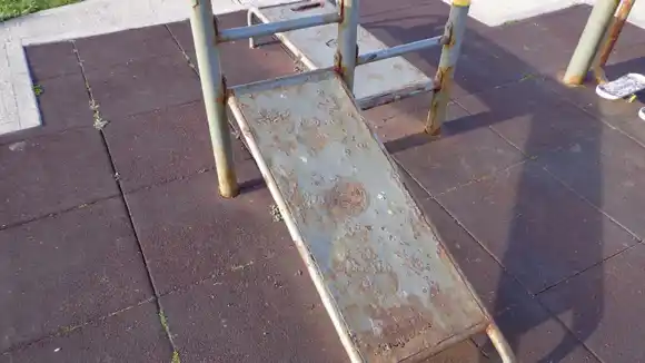 Denuncian la falta de mantenimiento de las estaciones saludables en el sector norte marplatense