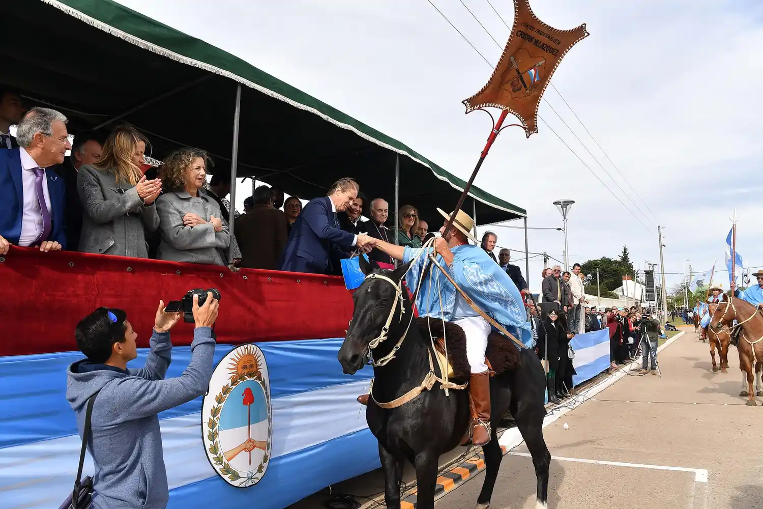 Convocan a participar del desfile cívico militar este sábado por el Día de la Independencia