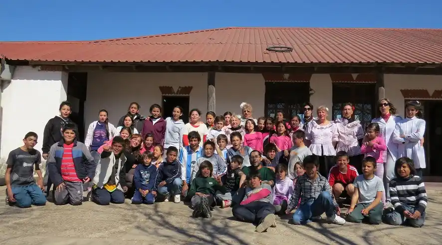 El folclore una vez más tiende puentes