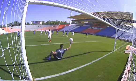 Andá a buscarla al ángulo, fecha FIFA: El insólito penal que atajó el bonaerense Petroli en el único partido de primera