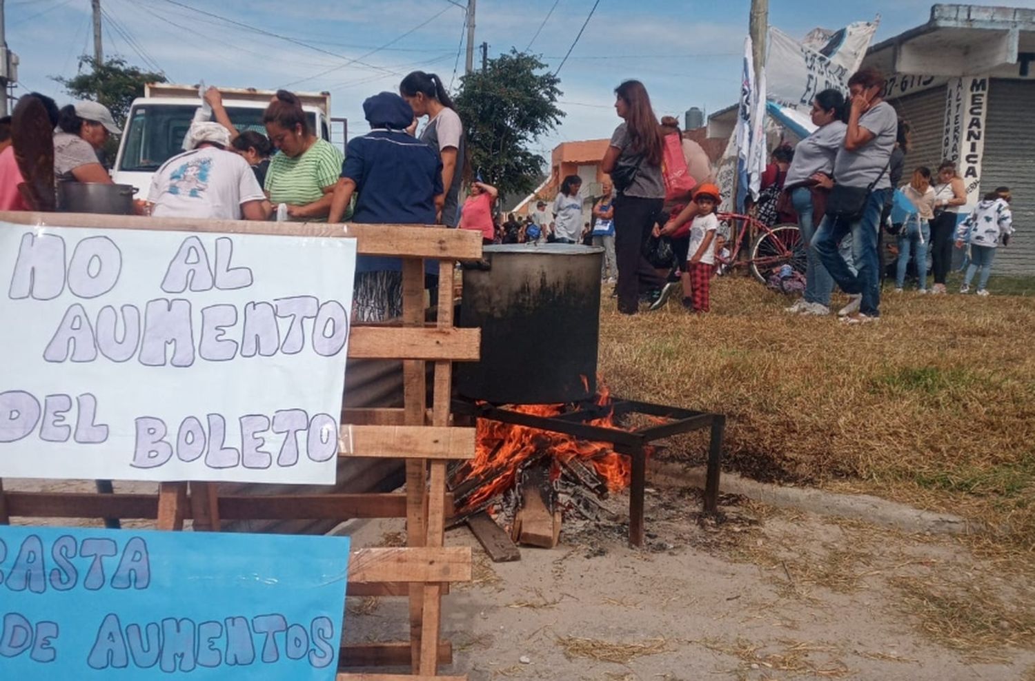 Olla popular en las calles: "Este gobierno ya le puso la soga al cuello al pueblo trabajador"