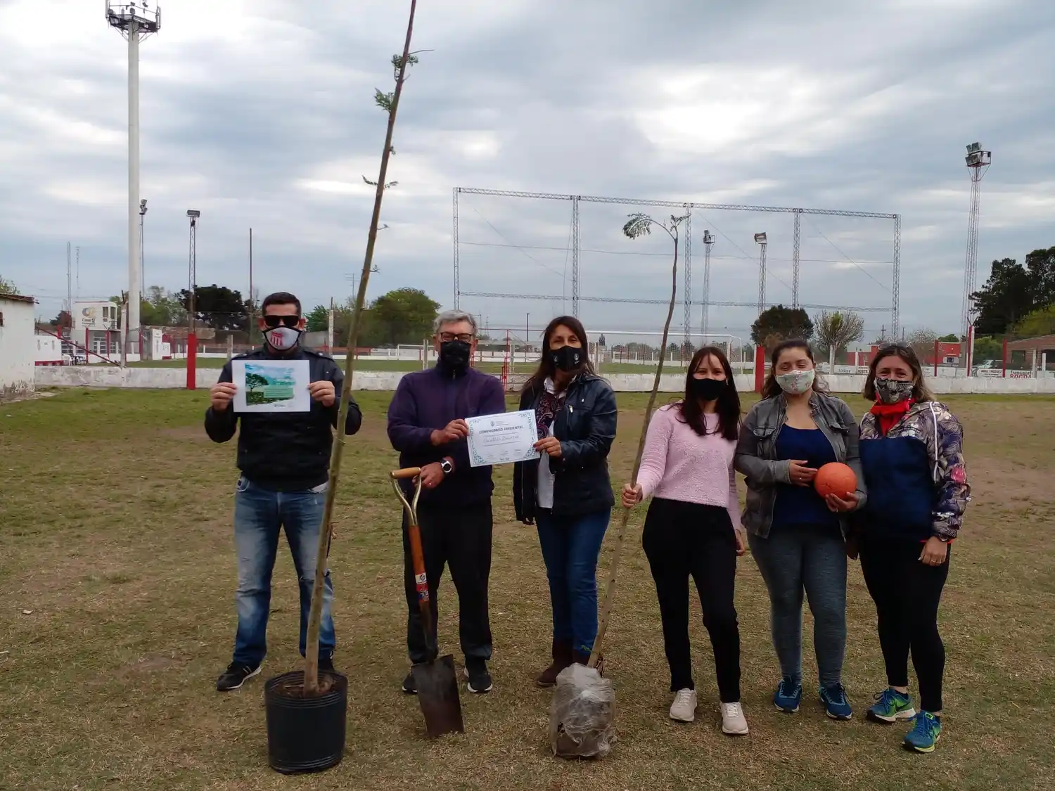 Se plantaron árboles nativos en Clubes