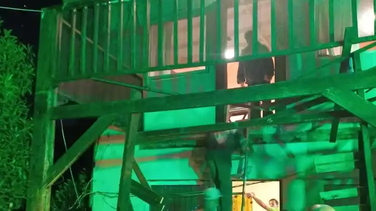 El balcón que se derrumbó era de madera