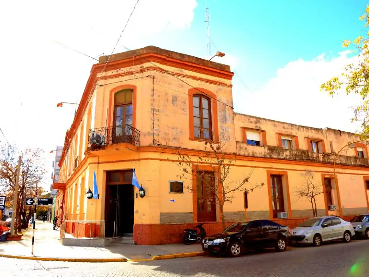 Entró a robar a un edificio, huyó sin nada y fue detenido