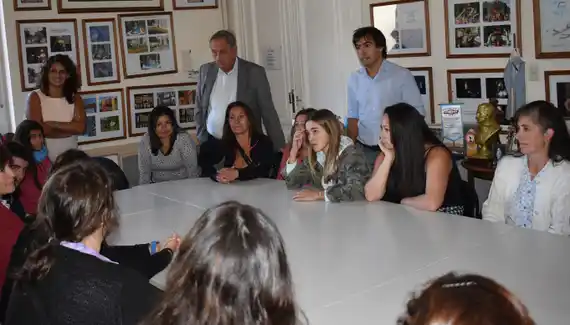 El intendente Lunghi se reunió con los jóvenes que vivirán en la Casa del Estudiante Rural