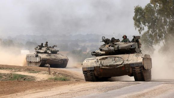 El Ejército israelí avanza hacia el sur y combate a Hamas en la ciudad de Khan Yunis