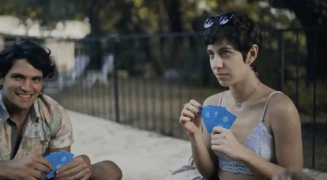 NO SALGAS: Un thriller que mantiene al espectador al borde de su asiento