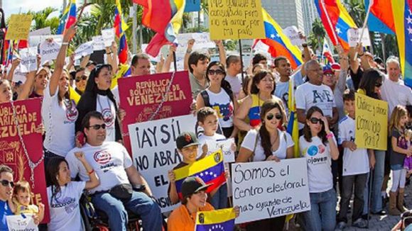 EL CNE PUEDE abrir centros de votación fuera de los consulados ¿Lo hará?