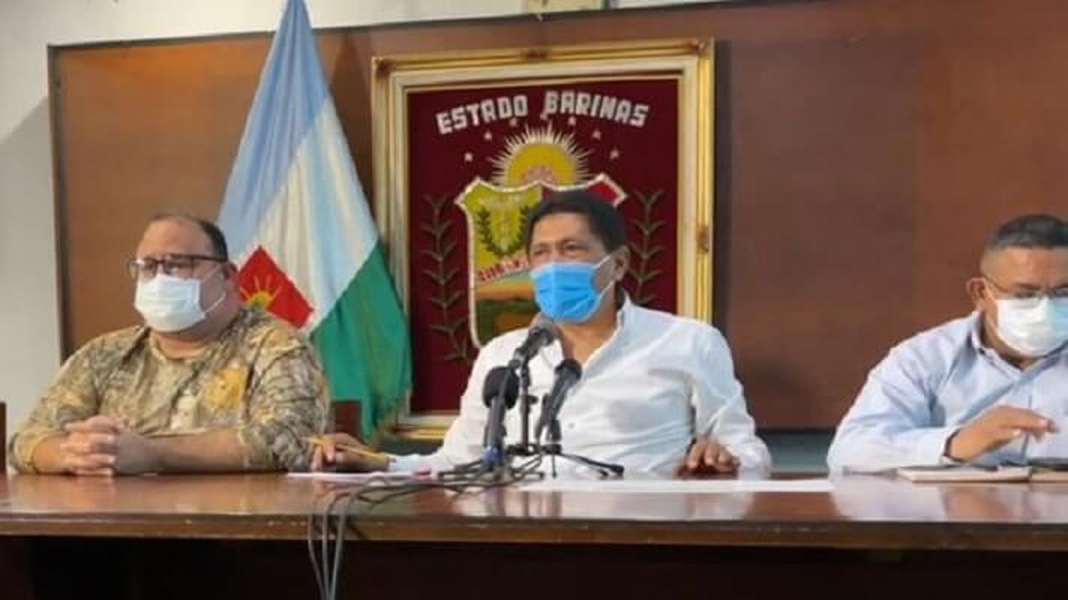 ¡SE ENREDA EL PAPAGAYO EN BARINAS! ARGENIS CHÁVEZ renuncia al cargo de gobernador