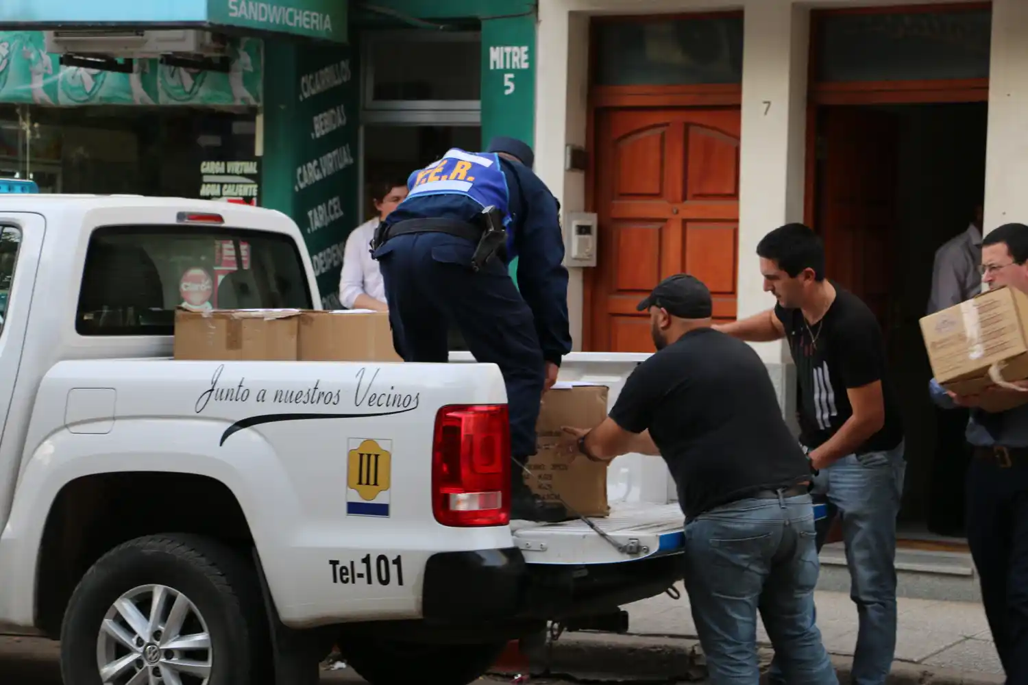 Allanaron durante seis horas la casa de Gustavo Rivas