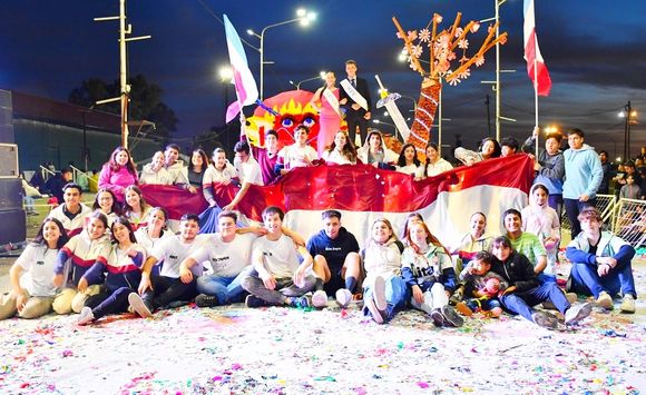 Hoy continúan los desfiles de carrozas