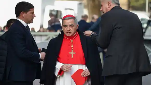 CARDENAL expulsado por el papa FRANCISCO se rinde y renuncia a participar en el CÓNCLAVE