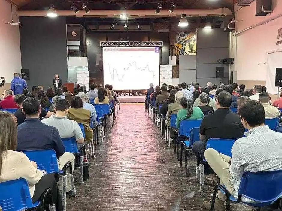 Charla abierta sobre economía
mundial y su impacto en la Argentina