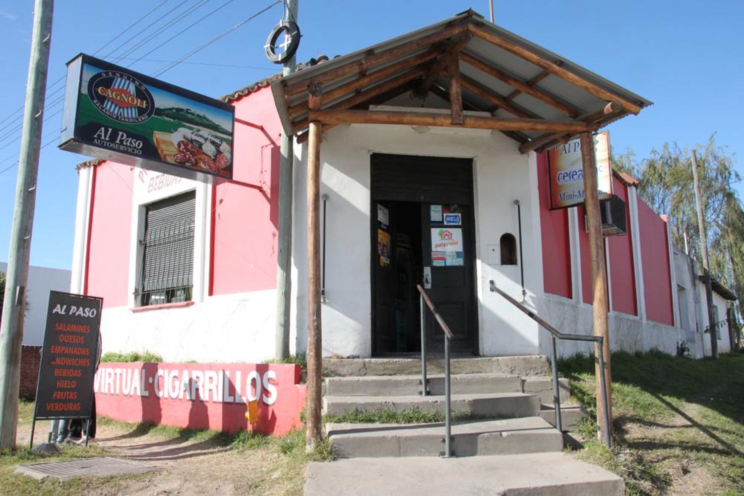 Violentaron una reja y una persiana, y robaron en un almacén