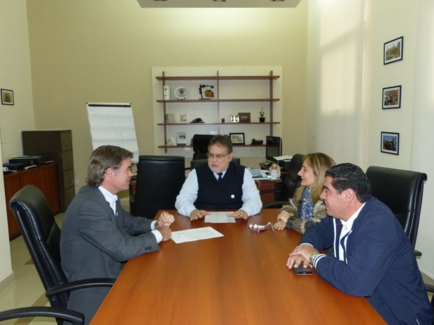 Funcionarios dialogaron sobre la política habitacional de la ciudad