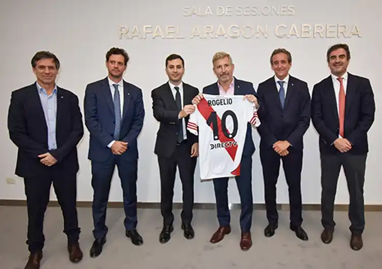 Frigerio firmó un convenio de cooperación con River Plate