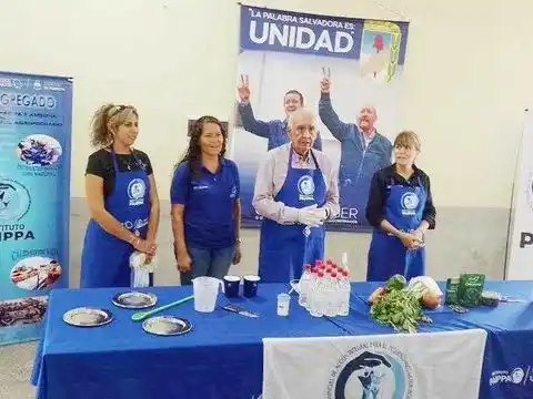 Capacitan a productores en la elaboración de pickles