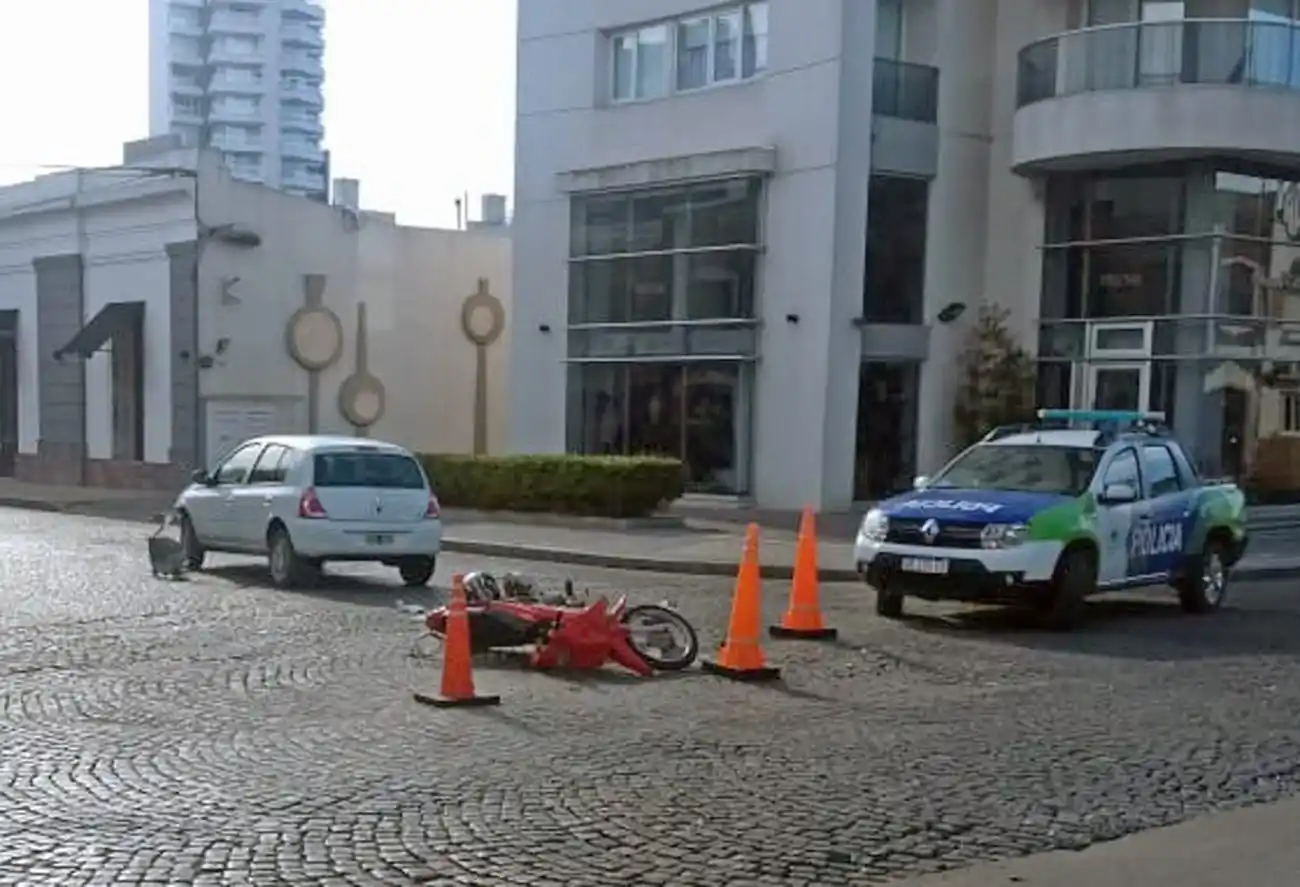 Una mujer con heridas tras un choque en San Martín y Paz