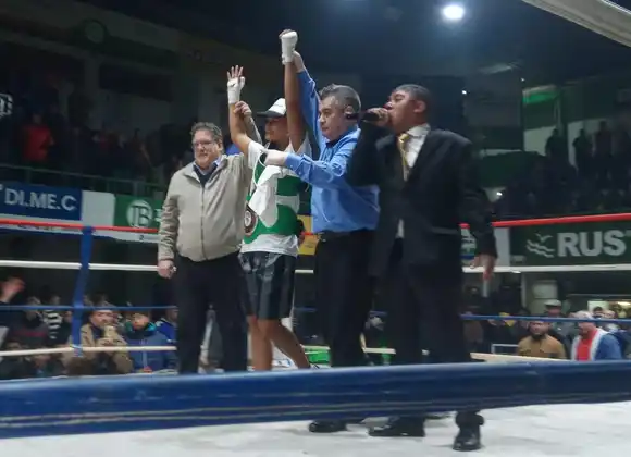 En el primer asalto retuvo Panterita Lescano y es campeona Latina