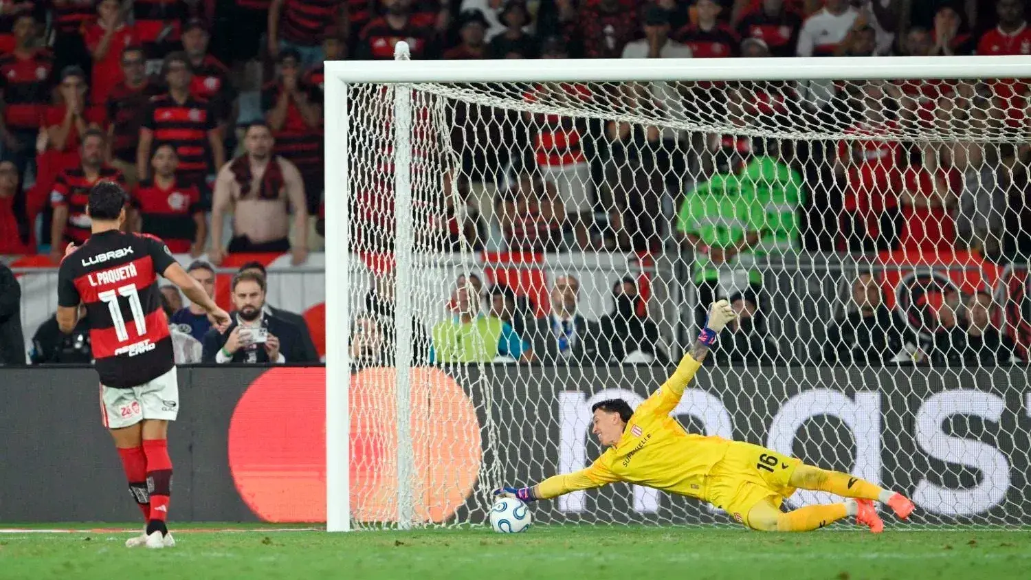 Estudiantes resistió 90 minutos en el Maracaná y en los penales apareció Muslera: el León está en la final