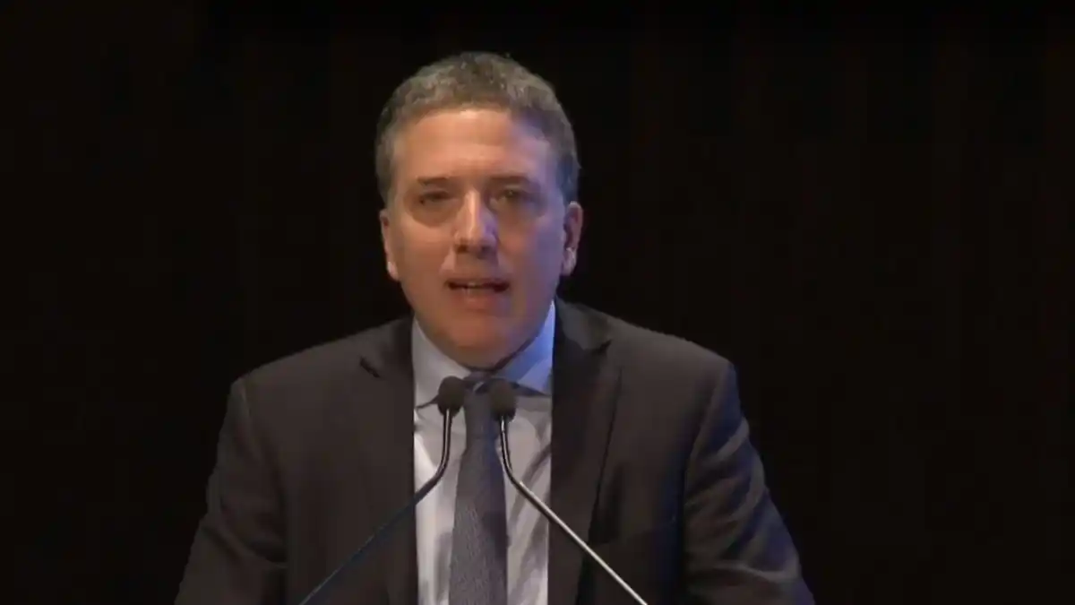 Dujovne: «Argentina está en camino de convertirse en una economía solvente»