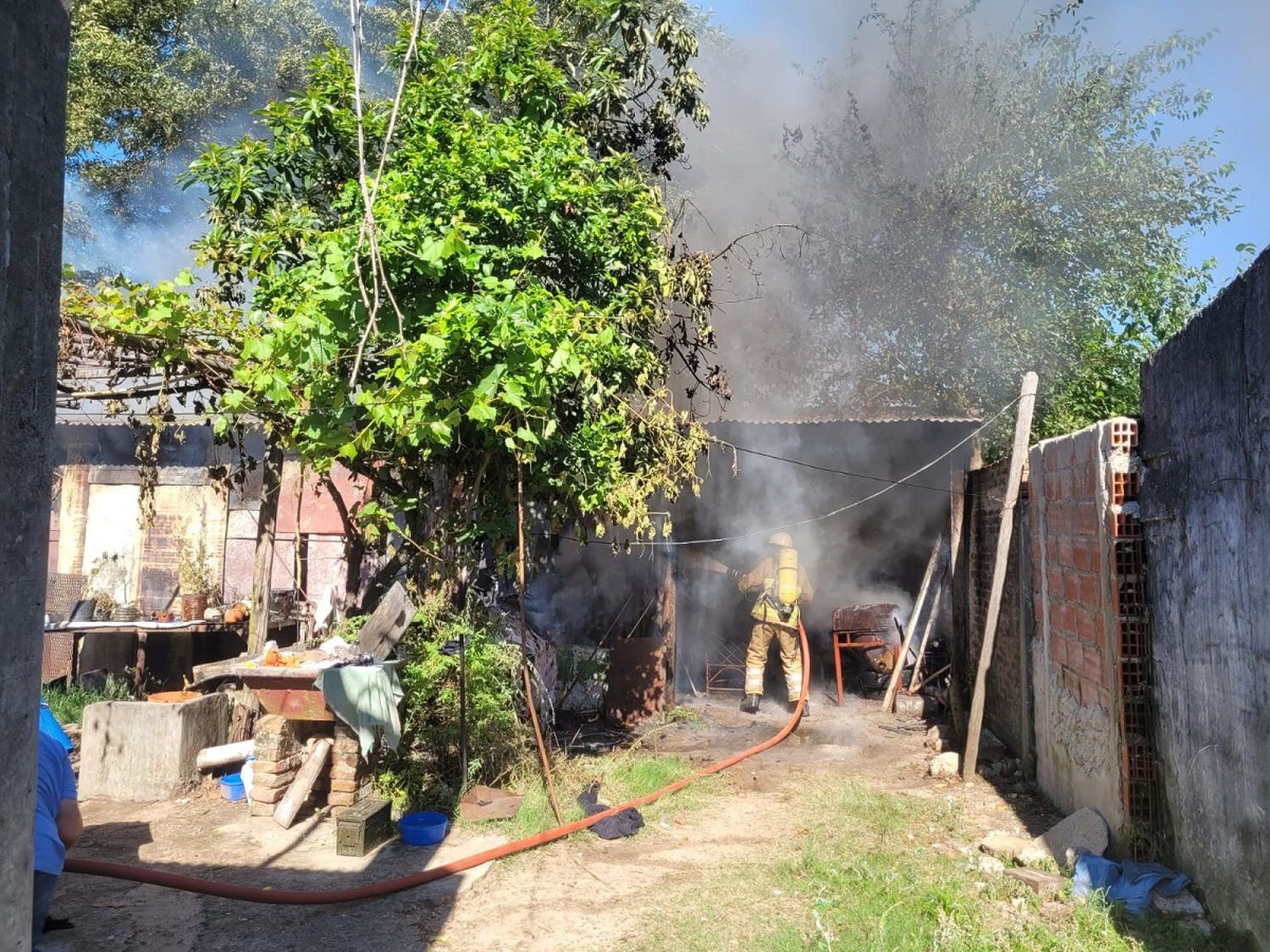 Bomberos evitó lesiones en incendio de depósito