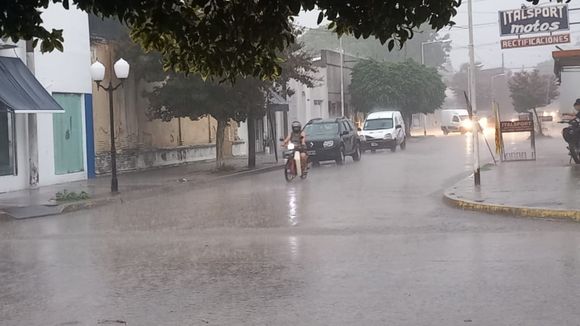 “Alerta Amarilla y Naranja”: lluvias y tormentas de variada intensidad para esta noche y madrugada del sábado