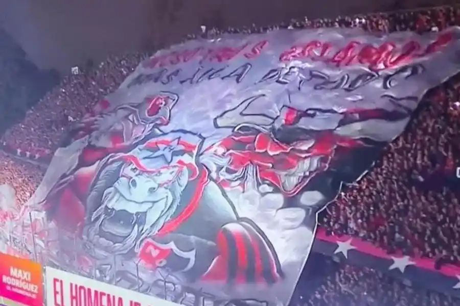 Allanaron el estadio de Newell's en busca de la bandera de Los Monos