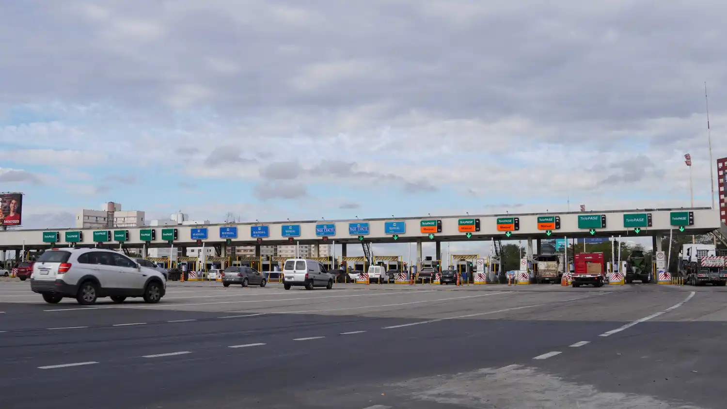 Otro golpe al bolsillo: Comienzan a regir los nuevos cuadros tarifarios en los corredores viales con un 200% de aumento