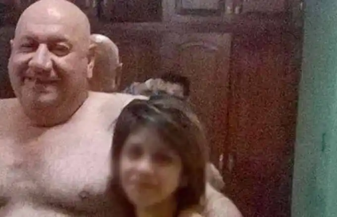 Finalmente el intendente estaba semidesnudo y con un "tetra" en la mano 