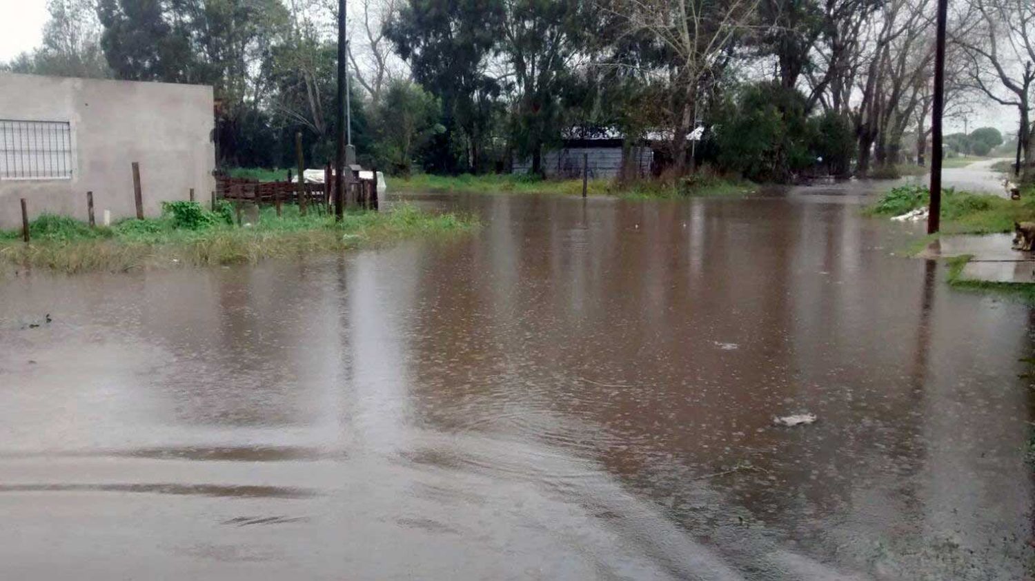 A días del temporal, persisten importantes anegamientos en Félix U. Camet