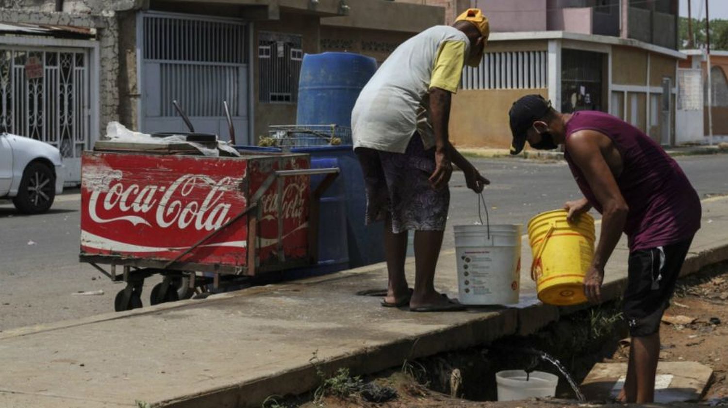 Castigo seco para los venezolanos: no hay agua ni para beber