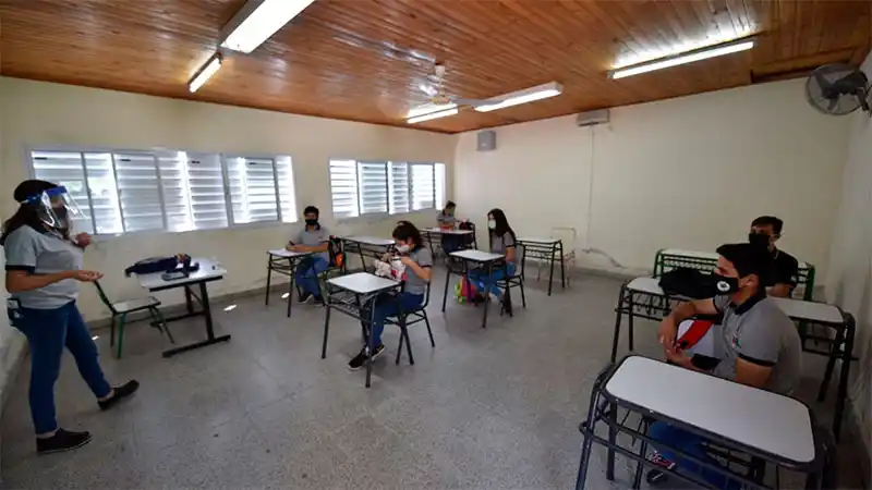 Proyectan inicio del ciclo lectivo 2021 "con más presencialidad" en Entre Ríos