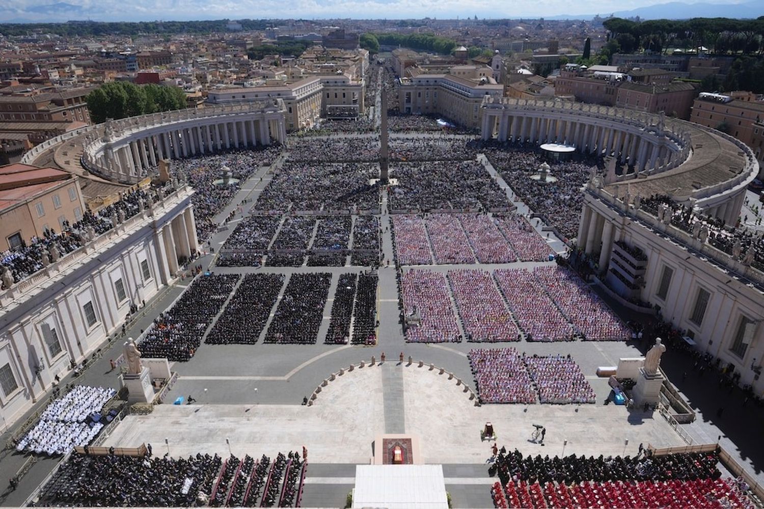 Más de 200.000 fieles participaron del funeral del papa Francisco