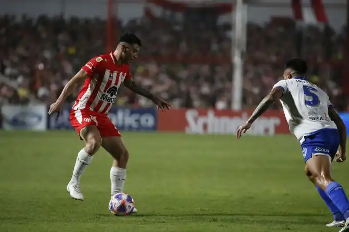 Instituto fue más que Vélez en Córdoba.