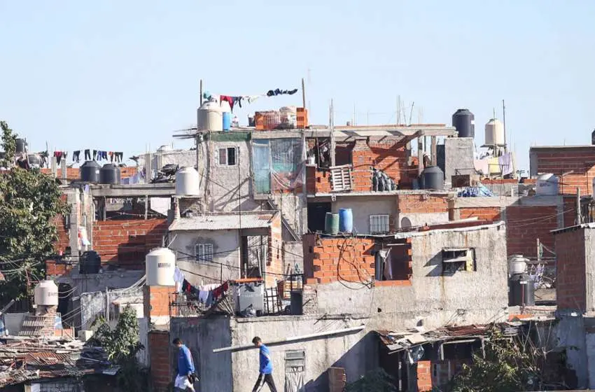 Advierten que es «muy difícil» cumplir el aislamiento en los barrios más humildes