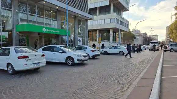 Remiseros denunciaron competencia desleal y falta de controles: movilización en puerta