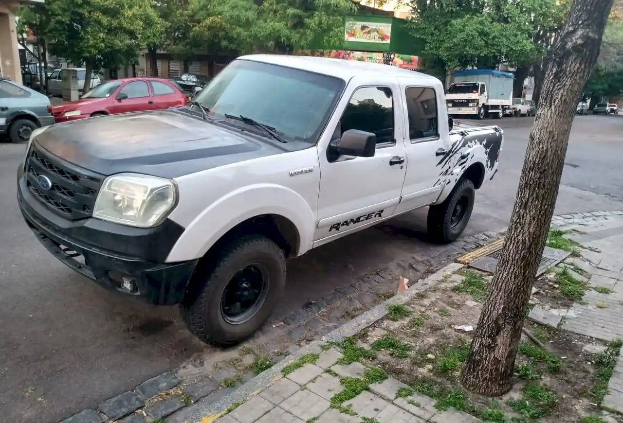La Plata: Detienen a un funcionario de Castelli y a un Policía de Morón por circular armados en un camioneta robada