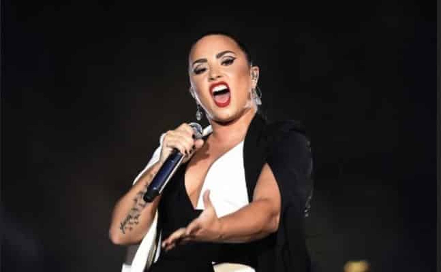 Demi Lovato se declara de género no binario