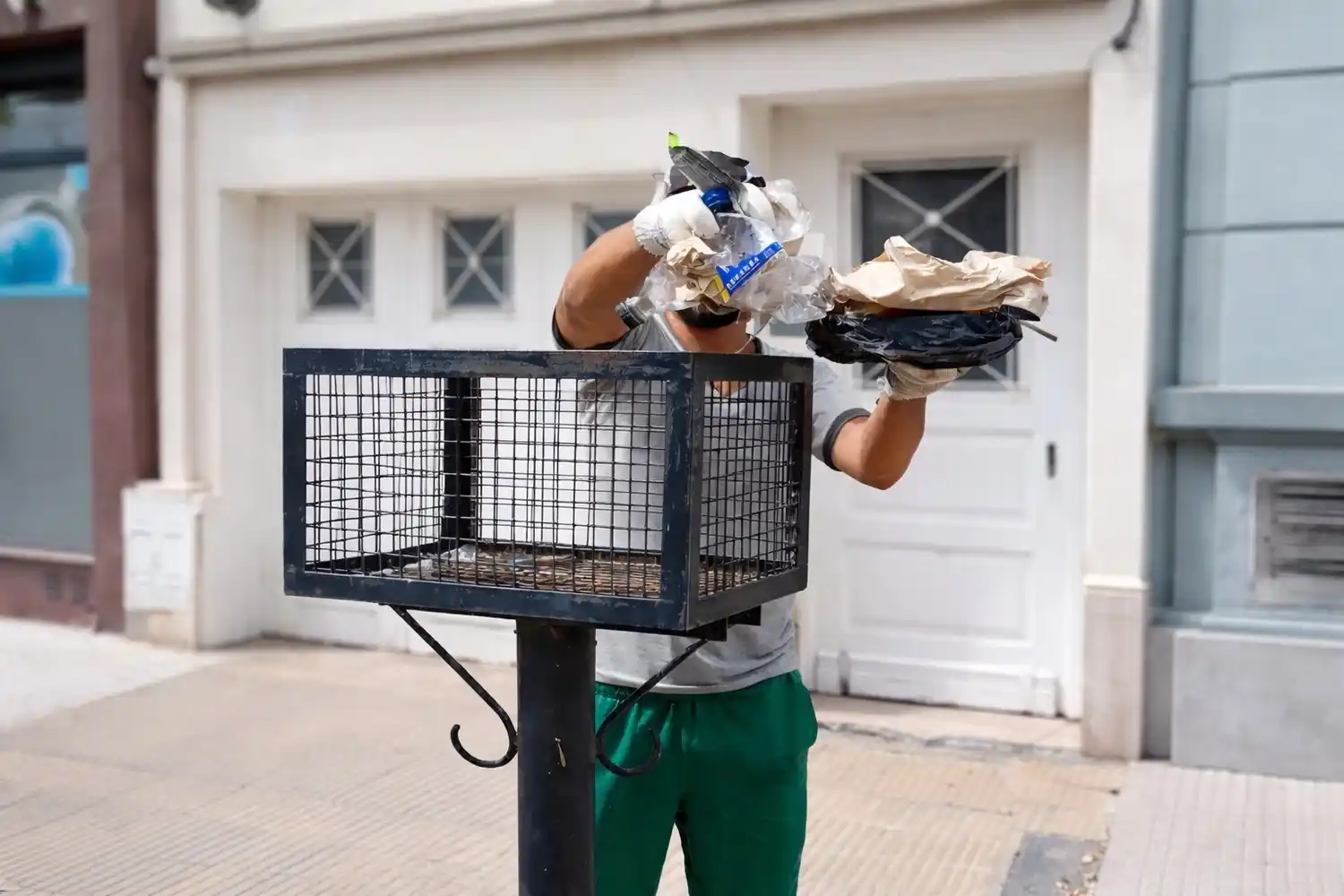 El municipio recomiendo disponer de forma correcta los residuos en la via pública