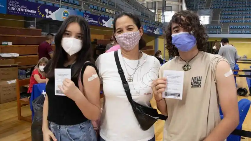 Capital: Jóvenes de 18 a 23 años reciben la 3.ª dosis