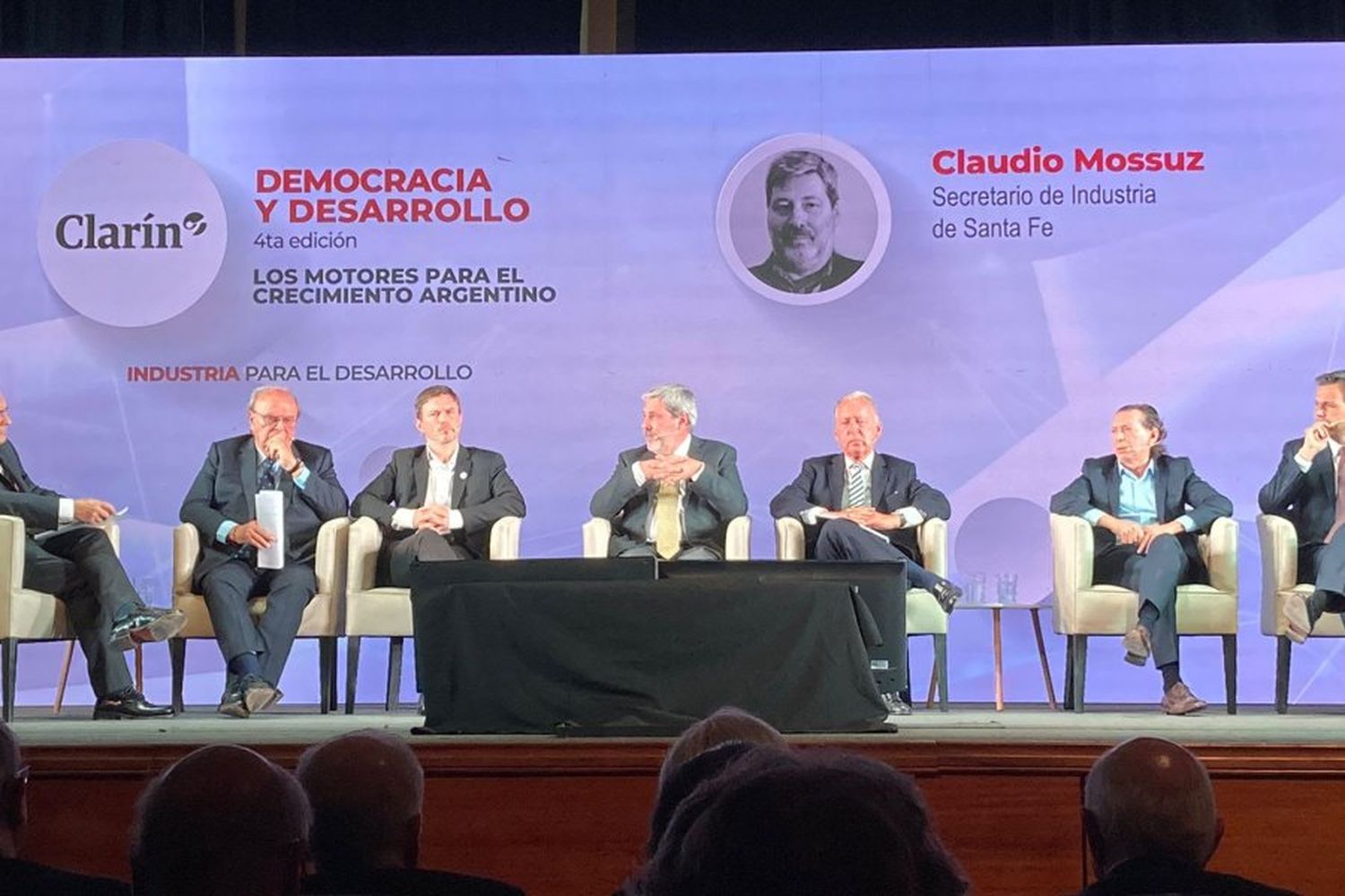 La provincia expuso las características de su sector industrial en el ciclo “Democracia y Desarrollo”