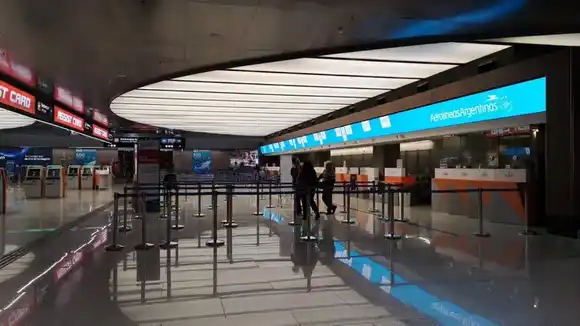 Más de 300 vuelos cancelados y 37.000 pasajeros afectados por el piquete de pilotos