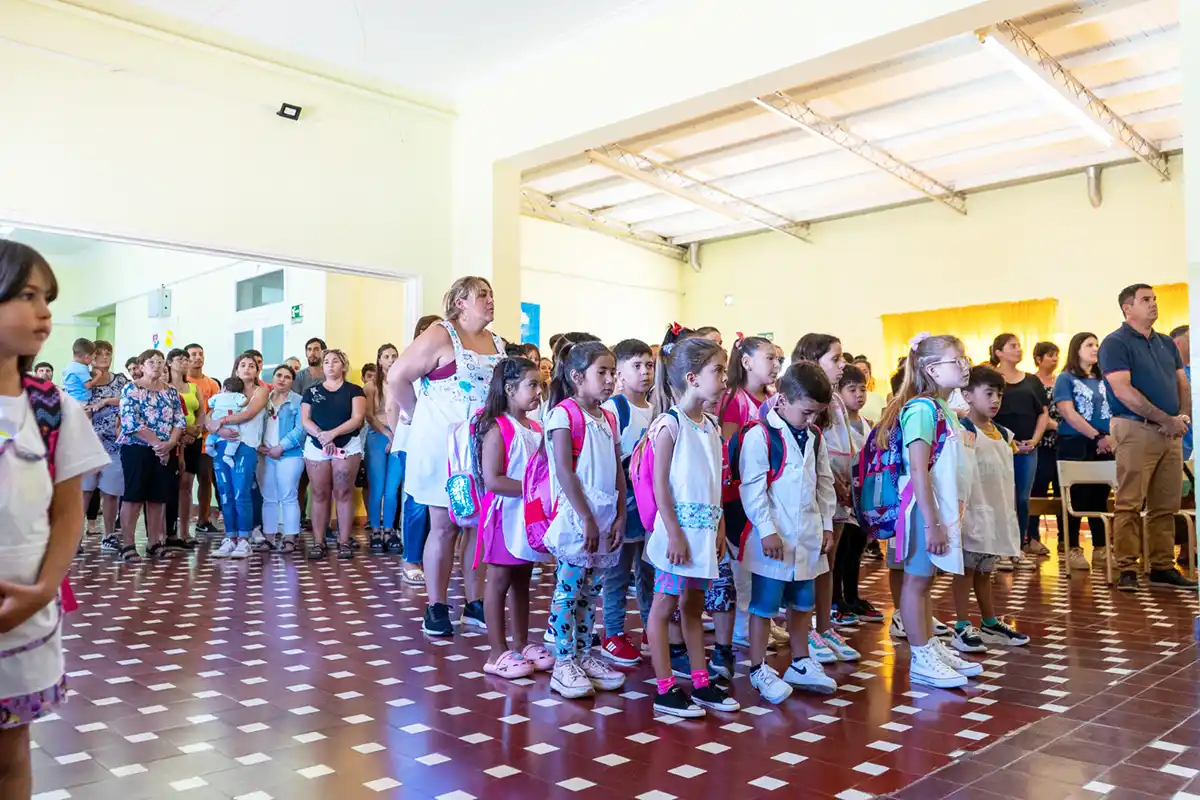En la Escuela 2 se realizó el acto de inicio de clases