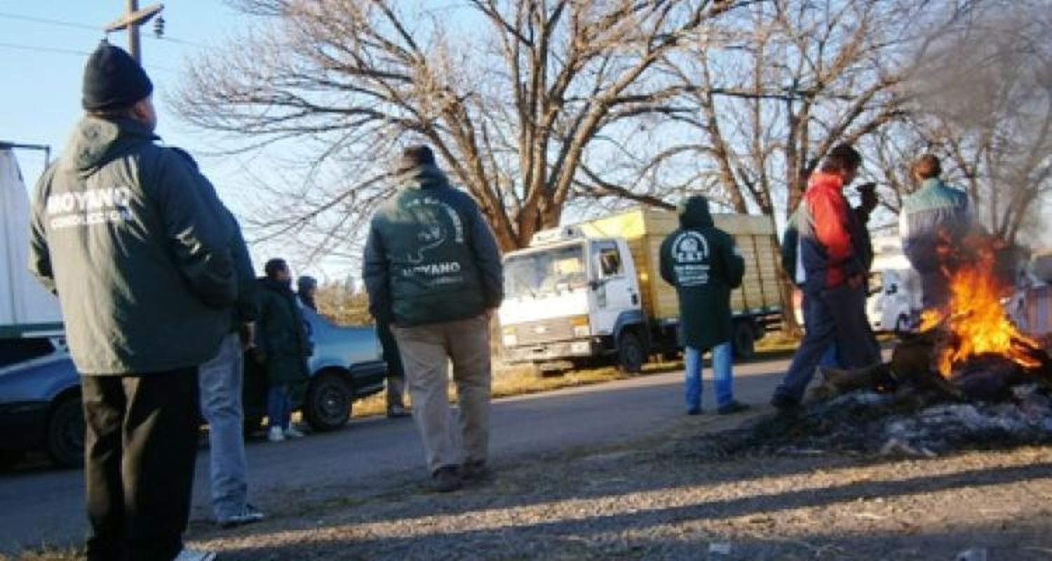 Camioneros protesta en Ruta 9 y 191 y el paro afecta la recolección de residuos