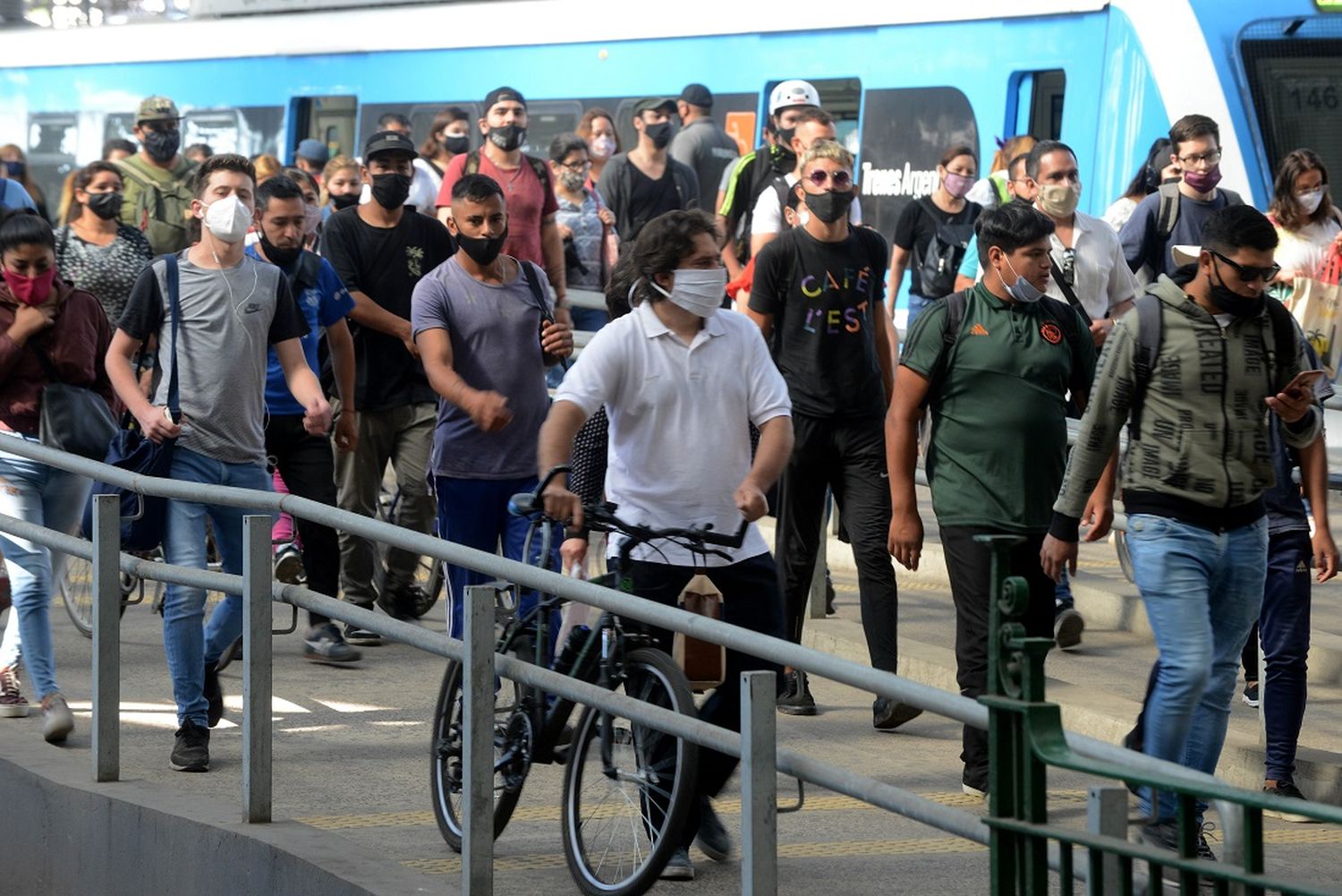 Confirmaron otros 129 fallecimientos y hubo casi 6 mil nuevos casos en el país