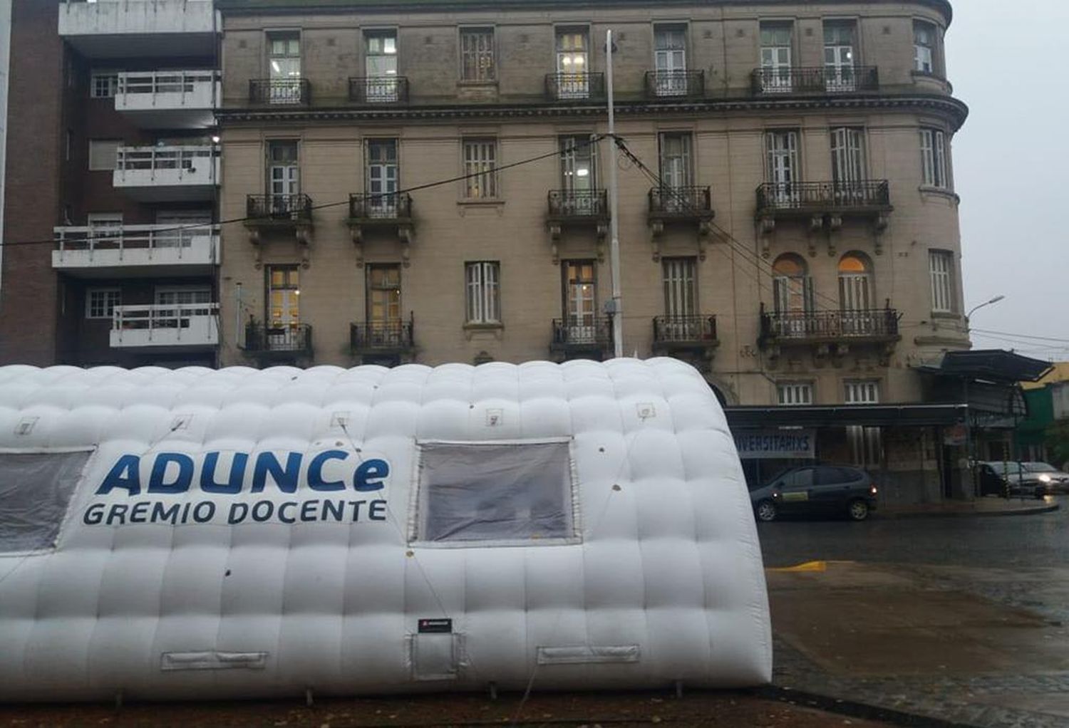 Docentes universitarios profundizan su reclamo y se adhieren al paro por 72 horas