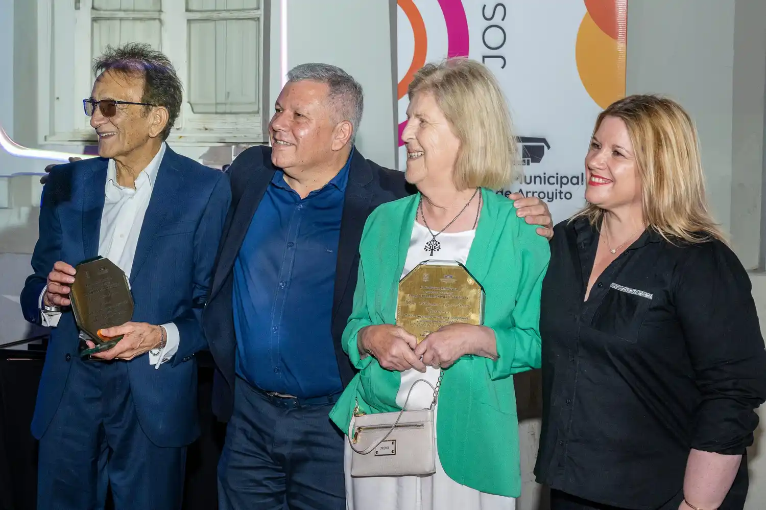 Los doctores Víctor Costilla y Mónica Rodríguez junto a al intendente Benedetti y la viceintendenta de Arroyito