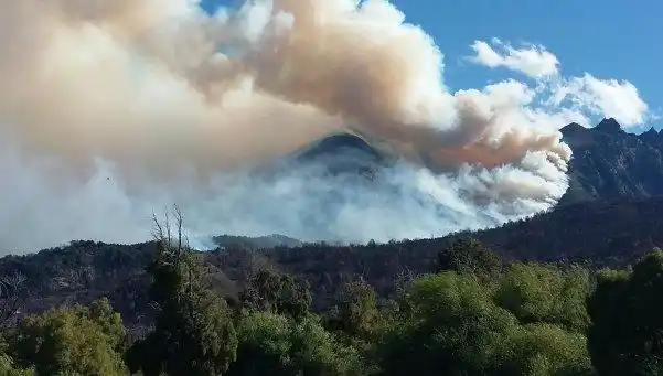 Padre e hijo, detenidos por los incendios en Los Alerces