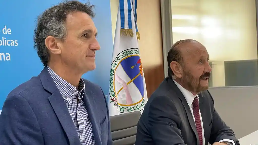 Insfrán y Katopodis firmaron actas de compromiso para un acueducto y un hotel